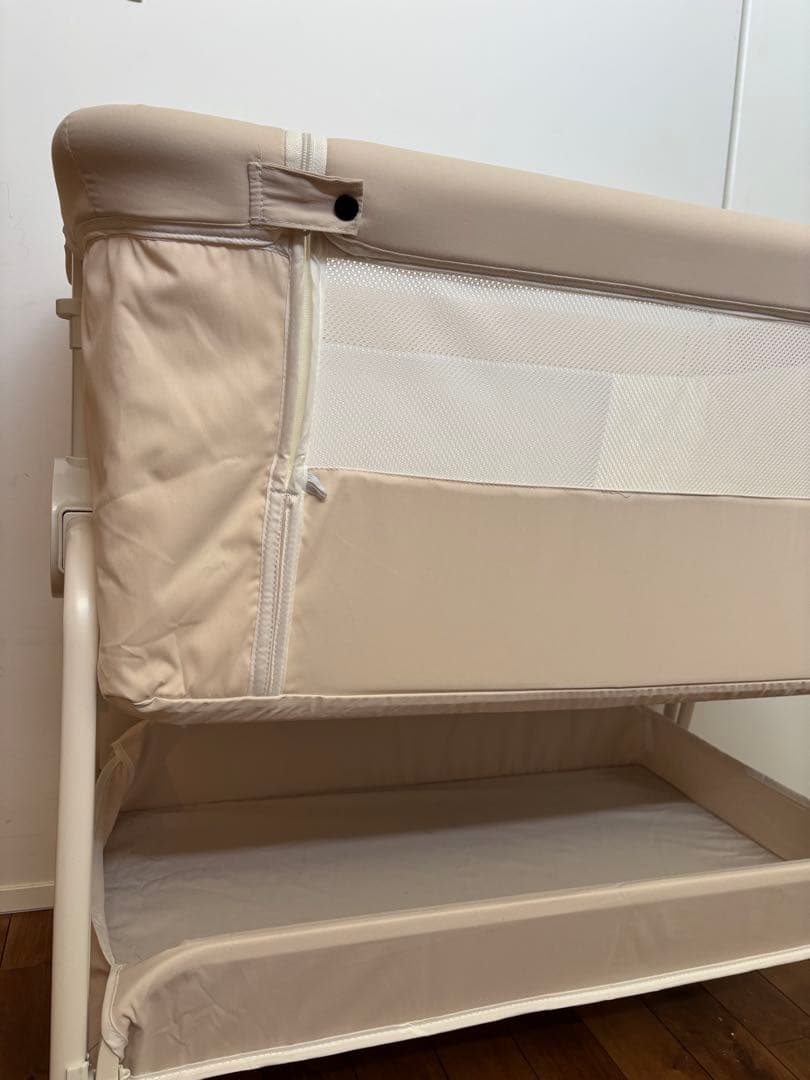 ベビーベッド　移動式　キャスター