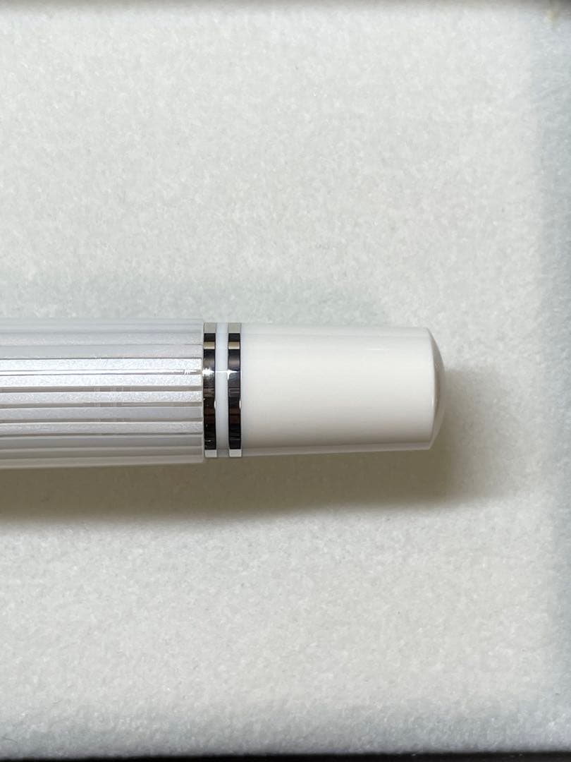 【新品】ペリカン万年筆 限定ホワイトストライプ スーべレーンM605 M(中字)