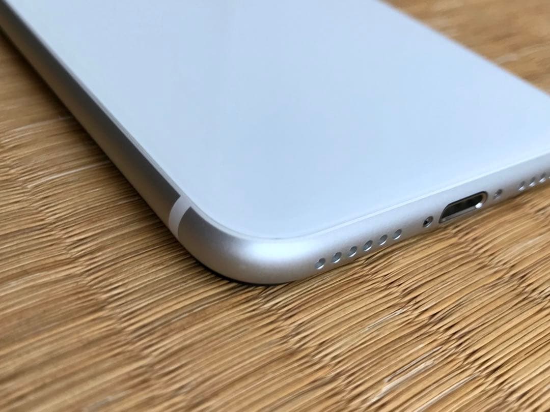 【ジャンク品】iPhoneSE （第2世代 ）128GB ホワイト SIMフリー