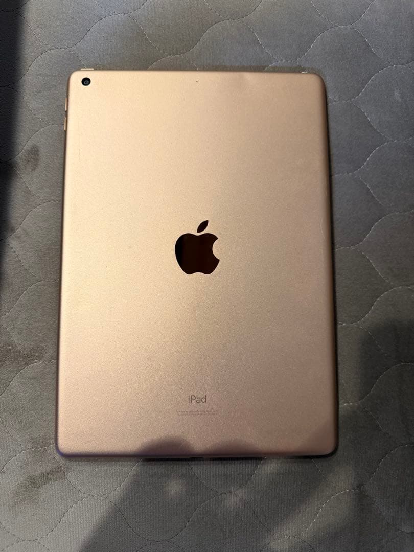 iPad ゴールド 本体　第8世代　32g