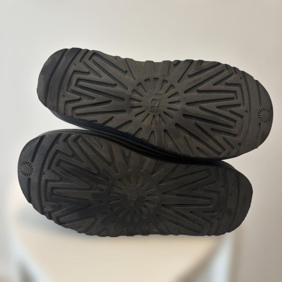 UGG Neumel Platformムートンブーツ ヘイリービーバー着用モデル