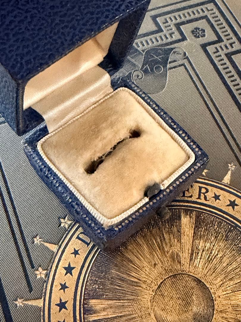 イギリス　ジュエリーボックス　アクセサリーケース　アンティーク リングケース