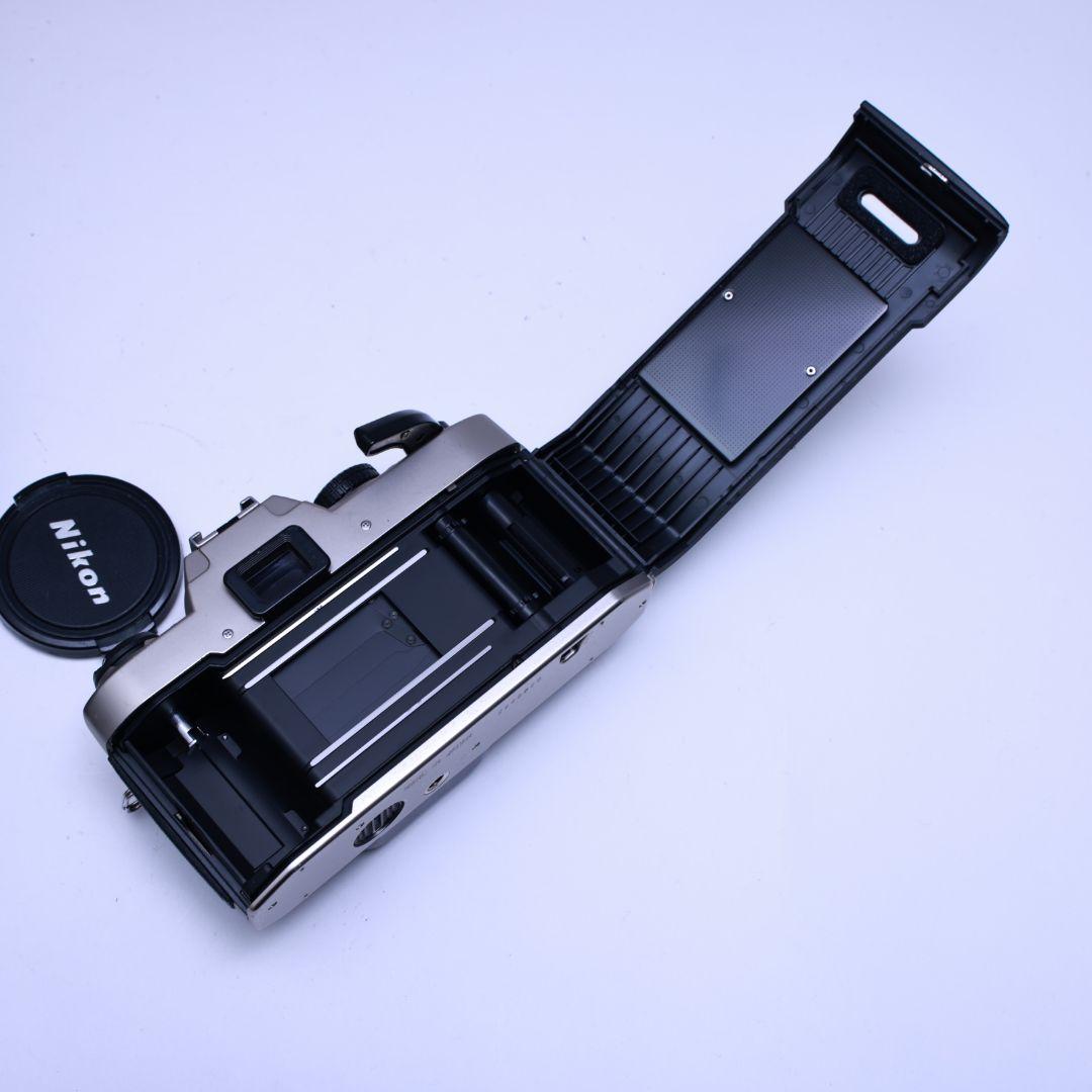 フィルムカメラ Nikon FM10レンズ3本 電池付き