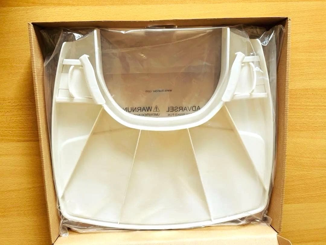 【未使用品】リエンダーハイチェア用テーブル、セーフティーバー&チェアベルト