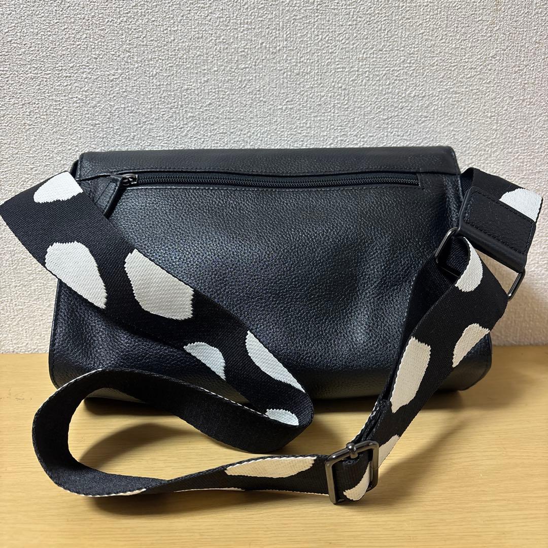 ear PAPILLONNERイアパピヨネ　ボディバッグ