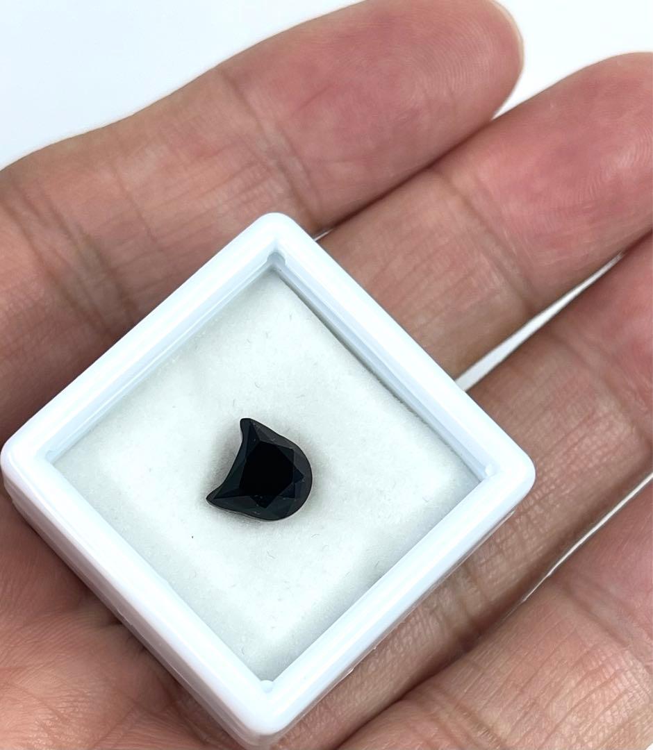 新作！　宝石ルース 『可愛いネコちゃんカット』希少オニキス1.49カラット ソ付