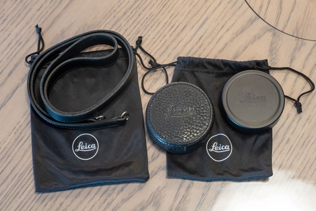 Leica Q2 ライカ　予備バッテリー・グリップ付き