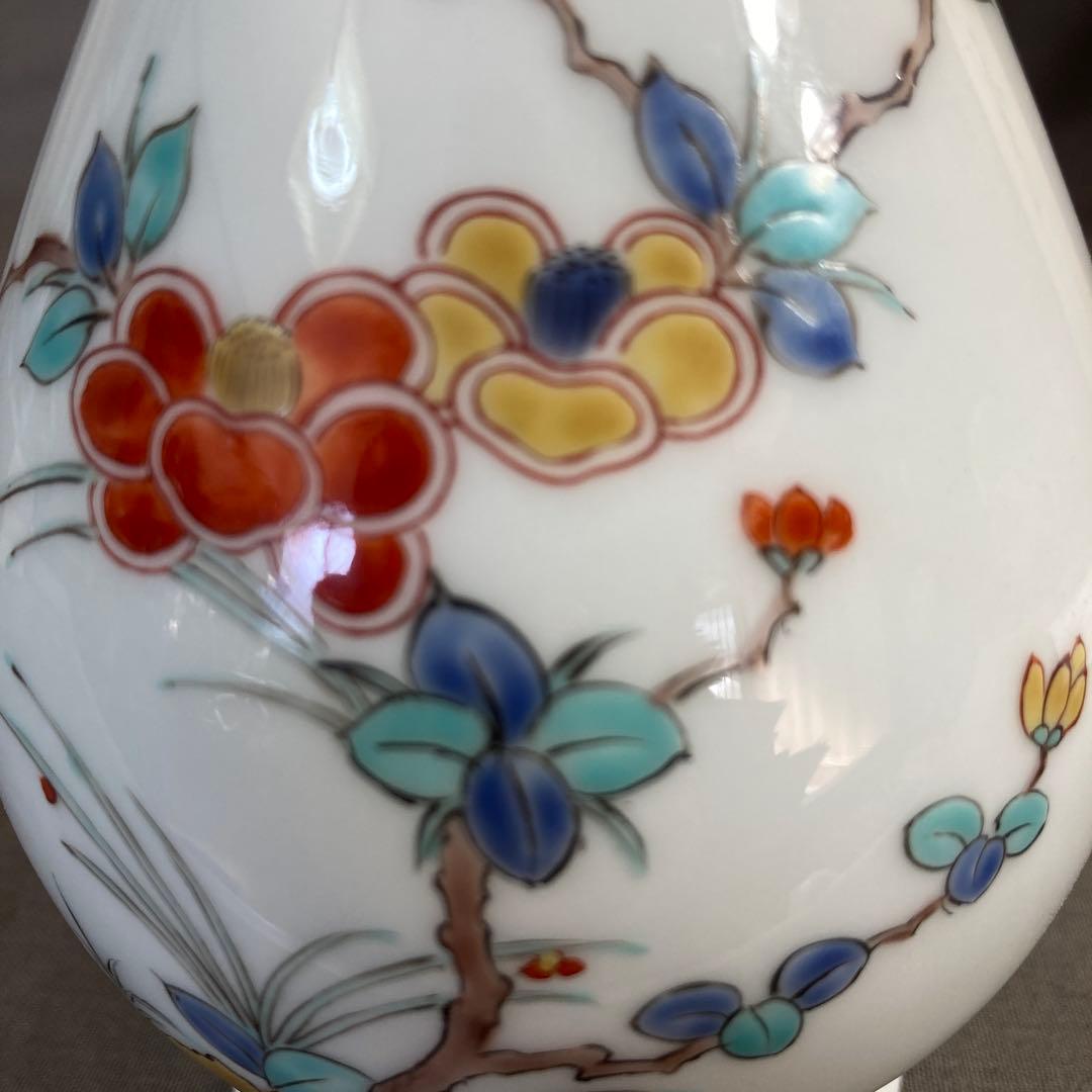 【柿右衛門】赤絵の伝統　日本の名窯　角福　柿右衛門作　錦山茶花文　花瓶