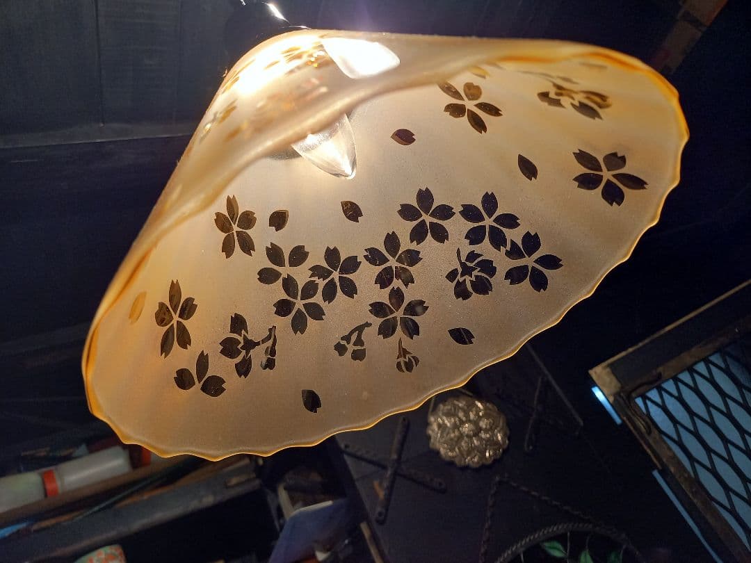 和　モダン　桜　サクラ　和柄　磨り硝子　ブラウン　フリル　シェード　ランプ
