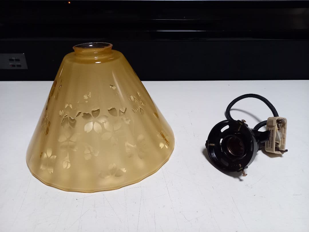 和　モダン　桜　サクラ　和柄　磨り硝子　ブラウン　フリル　シェード　ランプ