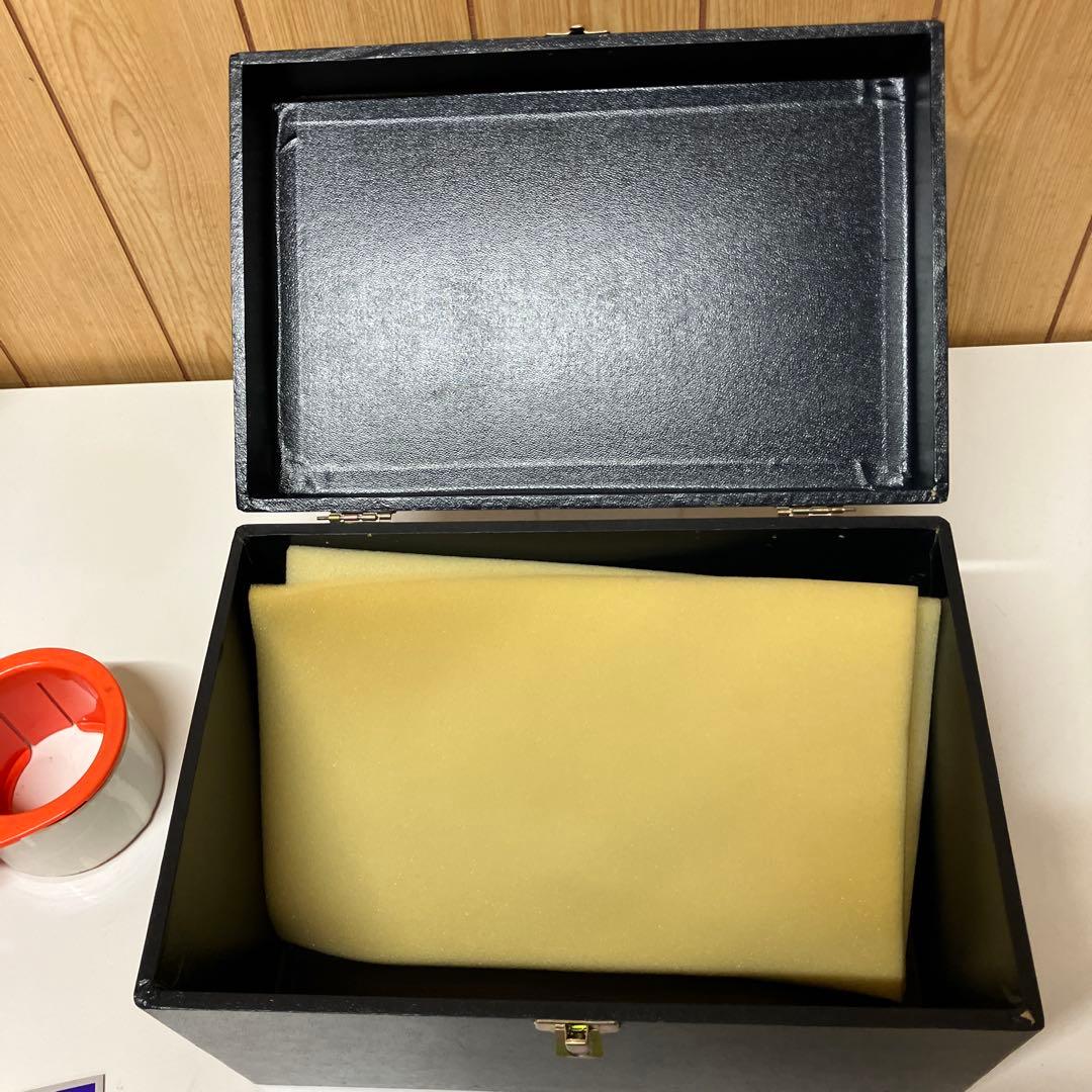 ESV034 【未使用】KAMAYチェコ製ボヘミアグラス、青被せハンドカット花瓶