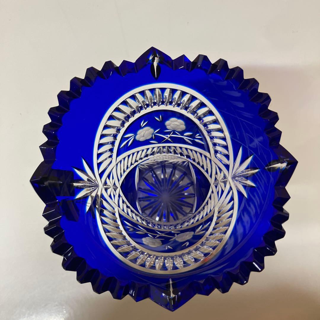 ESV034 【未使用】KAMAYチェコ製ボヘミアグラス、青被せハンドカット花瓶