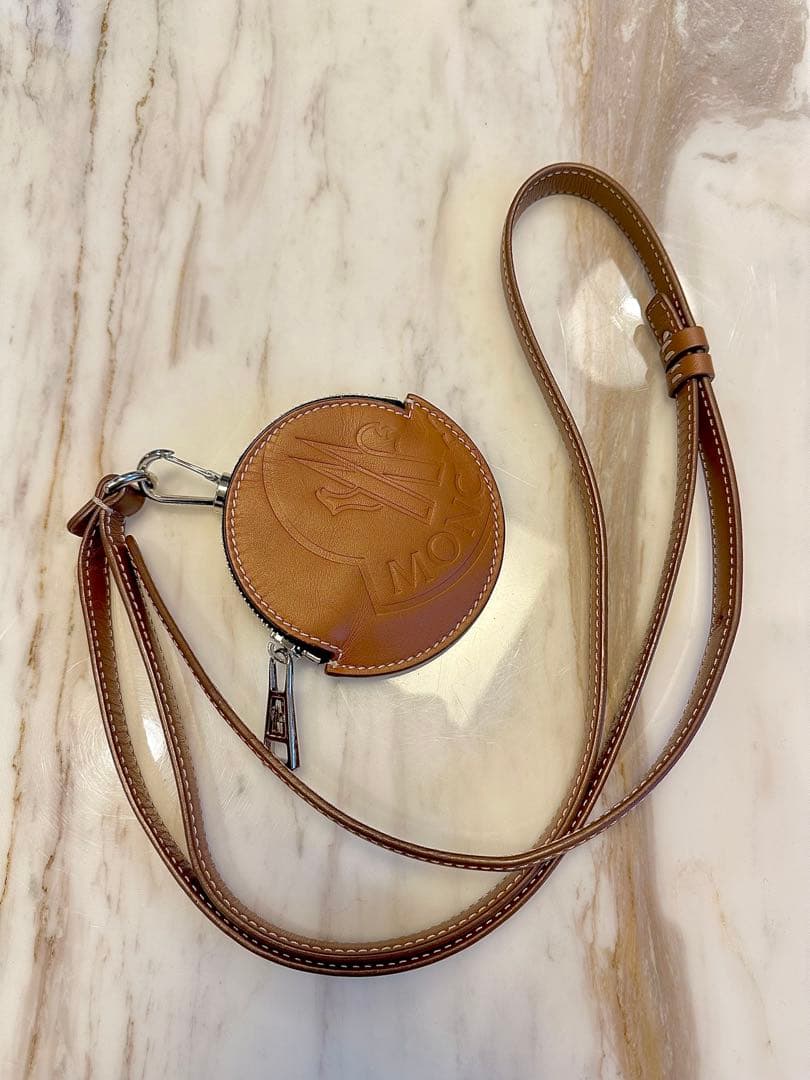 モンクレール ブラウンレザー ロゴ入りポーチ