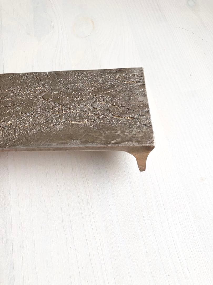 野田里美　足付 長板皿　銀彩