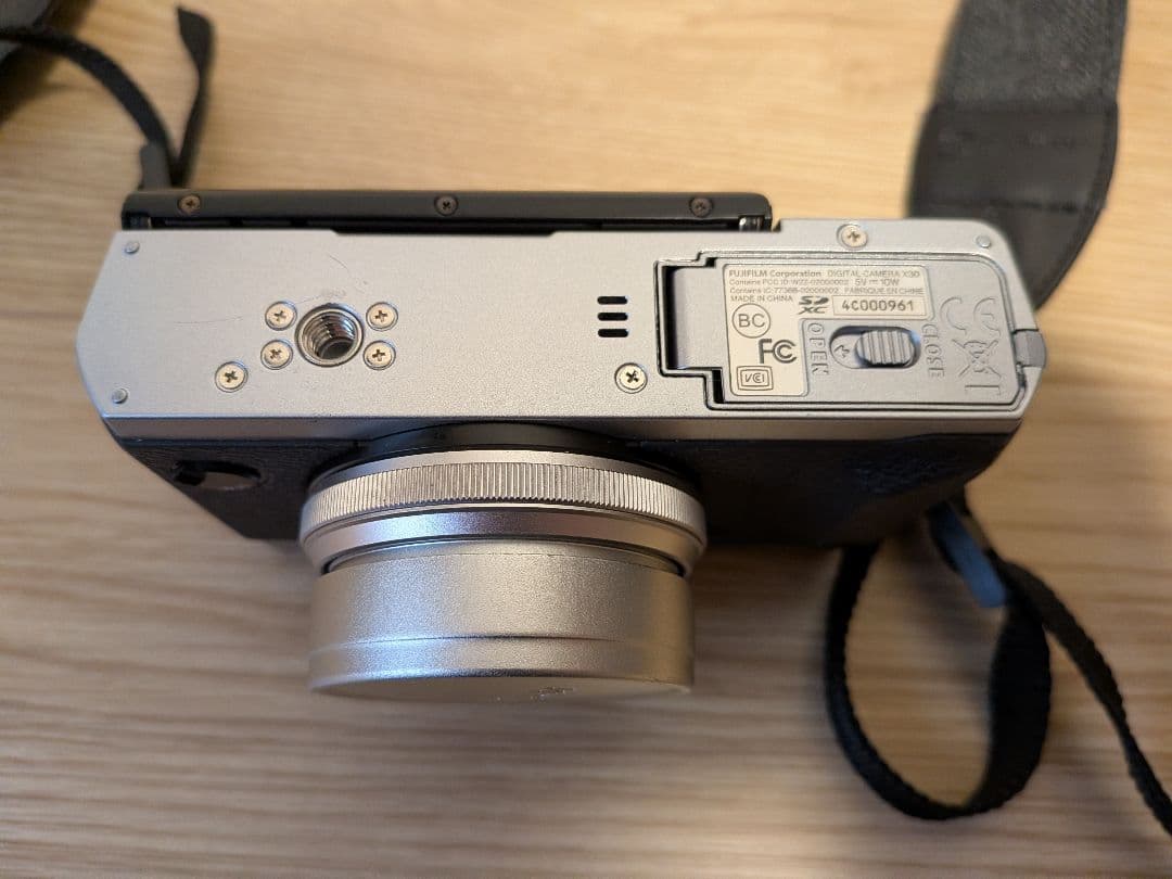 FUJIFILM デジタルカメラ FX-X30 シルバー
