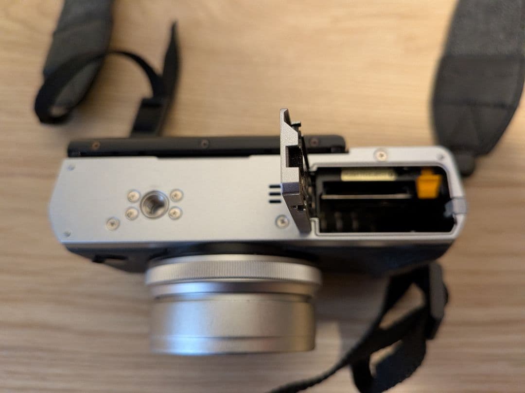 FUJIFILM デジタルカメラ FX-X30 シルバー