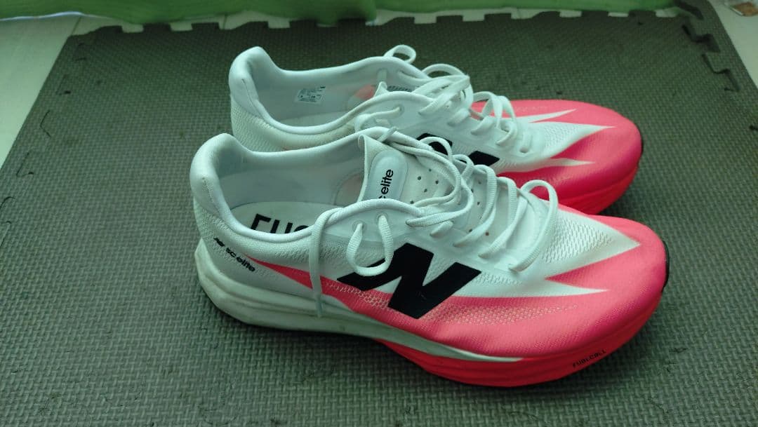 スパイク・シューズ FuelCell SuperComp Elite v5