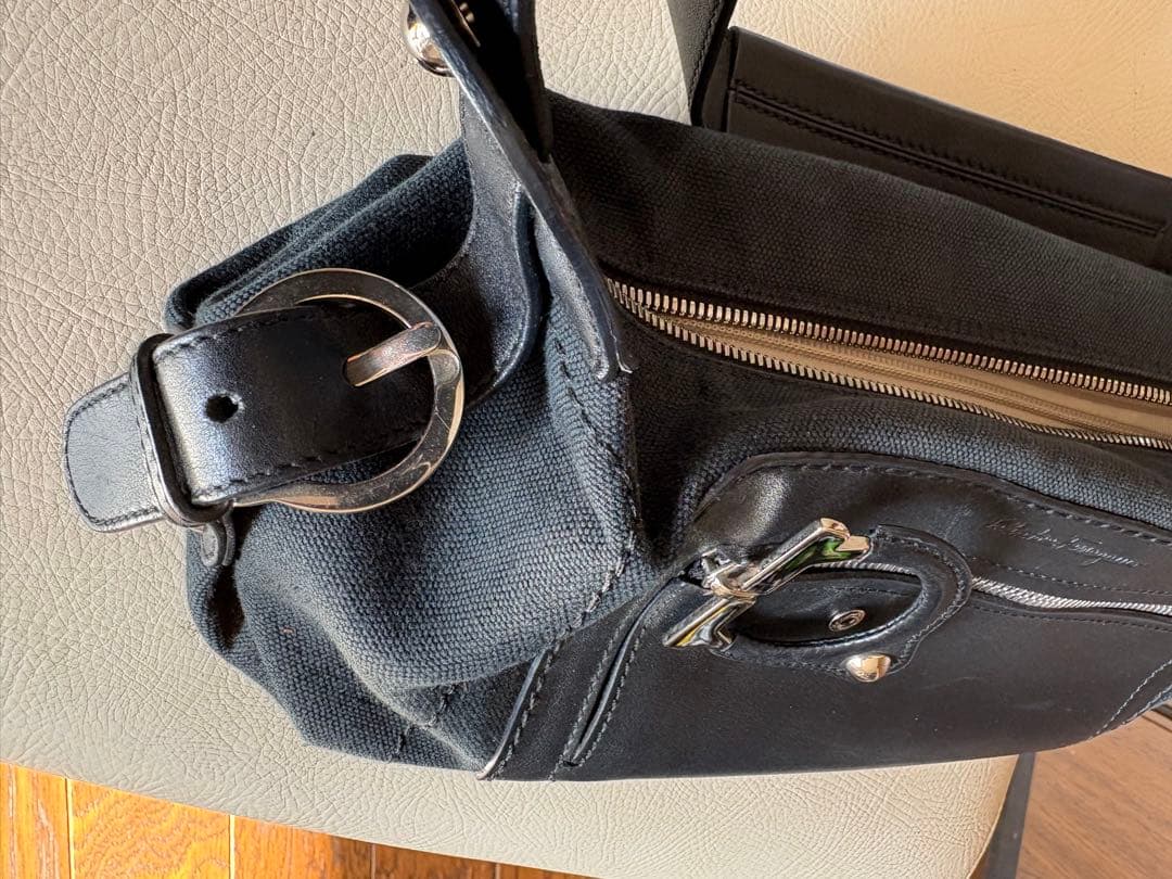 Salvatore Ferragamo ブラックハンドバッグ