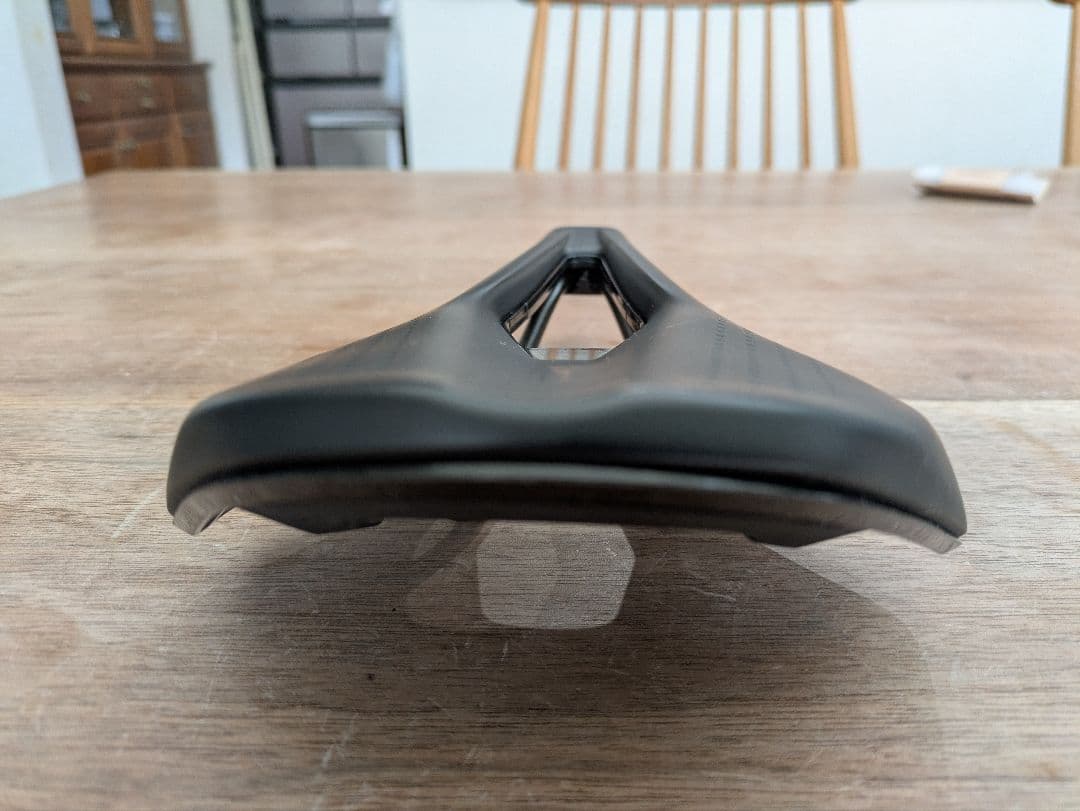 fi’zi:k フィジーク Tempo Argo R3サドル 150mm