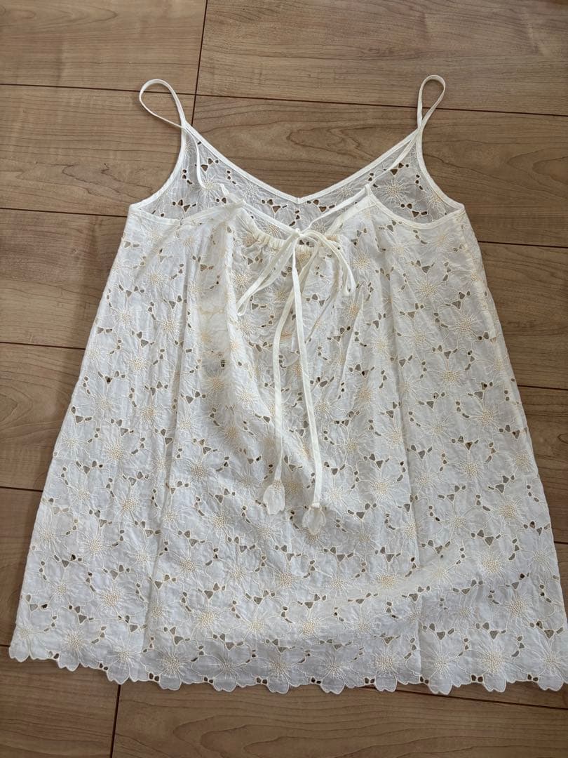 プリスティン　花柄刺繍 ホワイトキャミソール