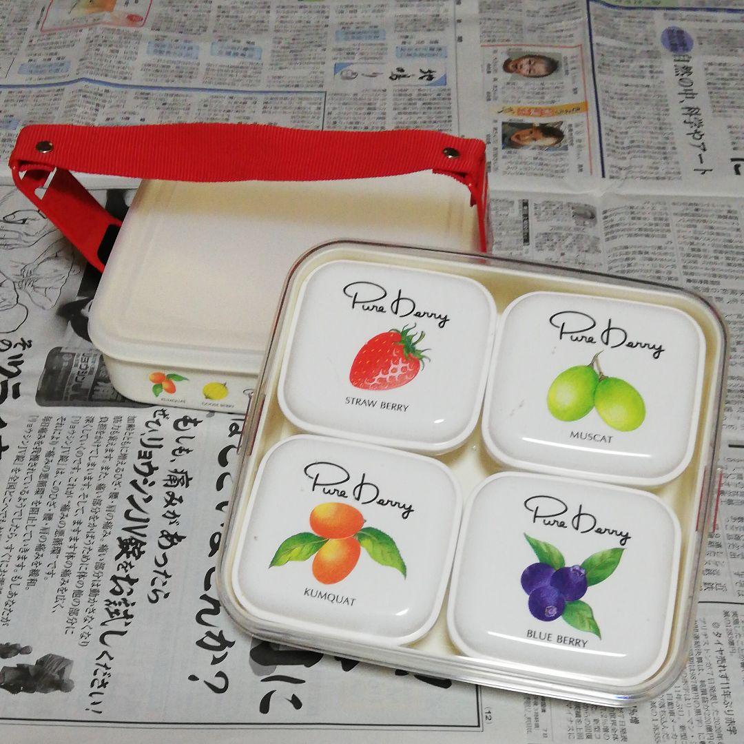 お重箱とコップ