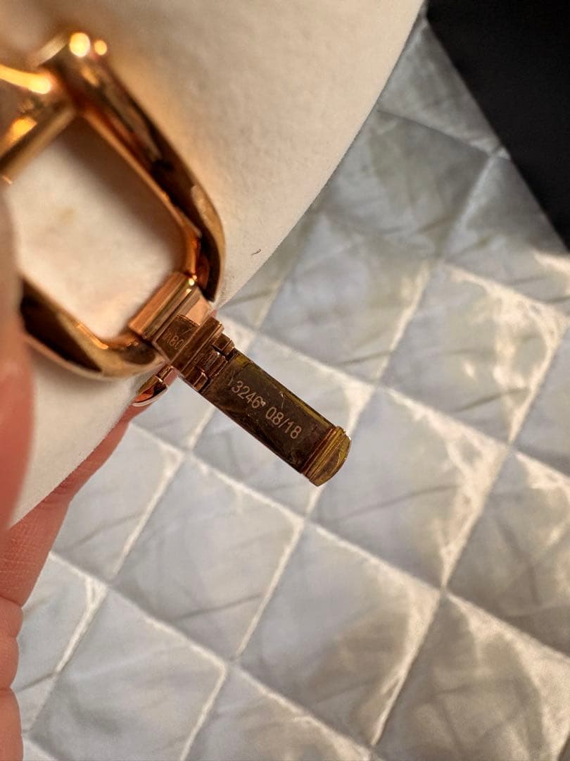 GUCCI ピンク文字盤 ブレスレットウォッチ