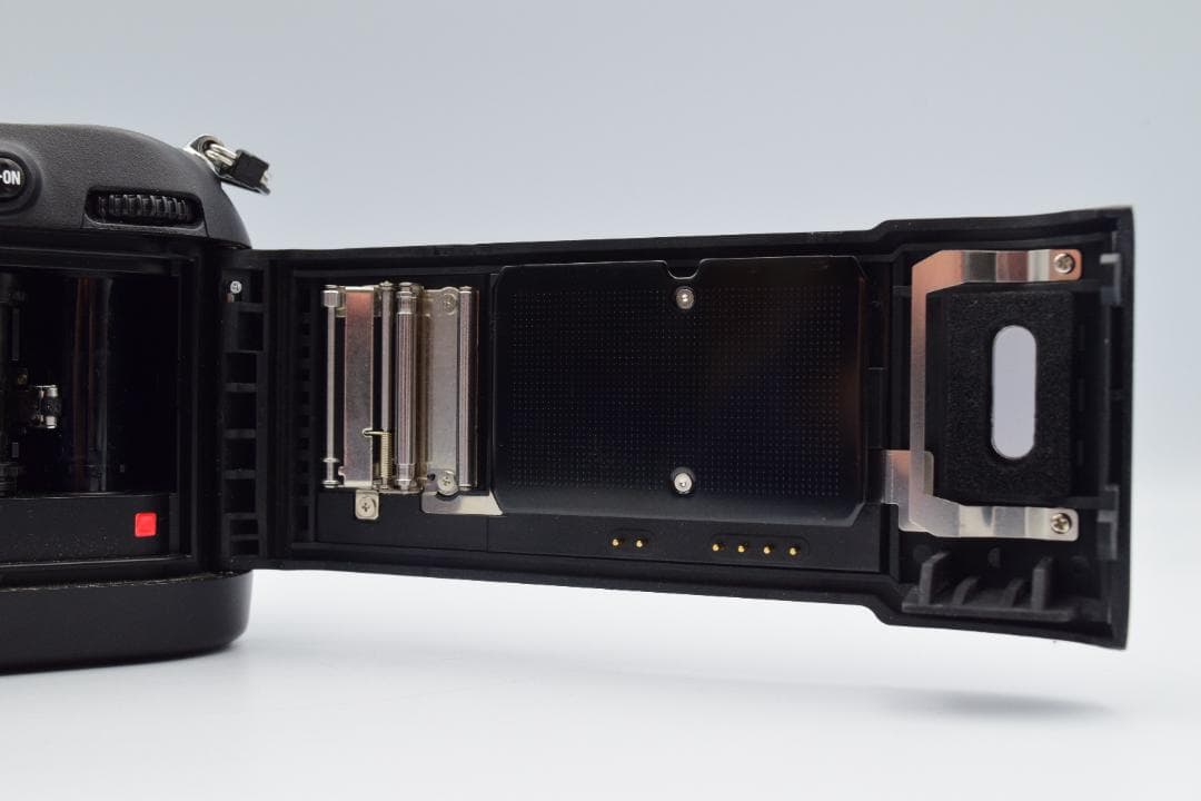 【美品】Nikon F100 フィルム一眼レフカメラ #NB003