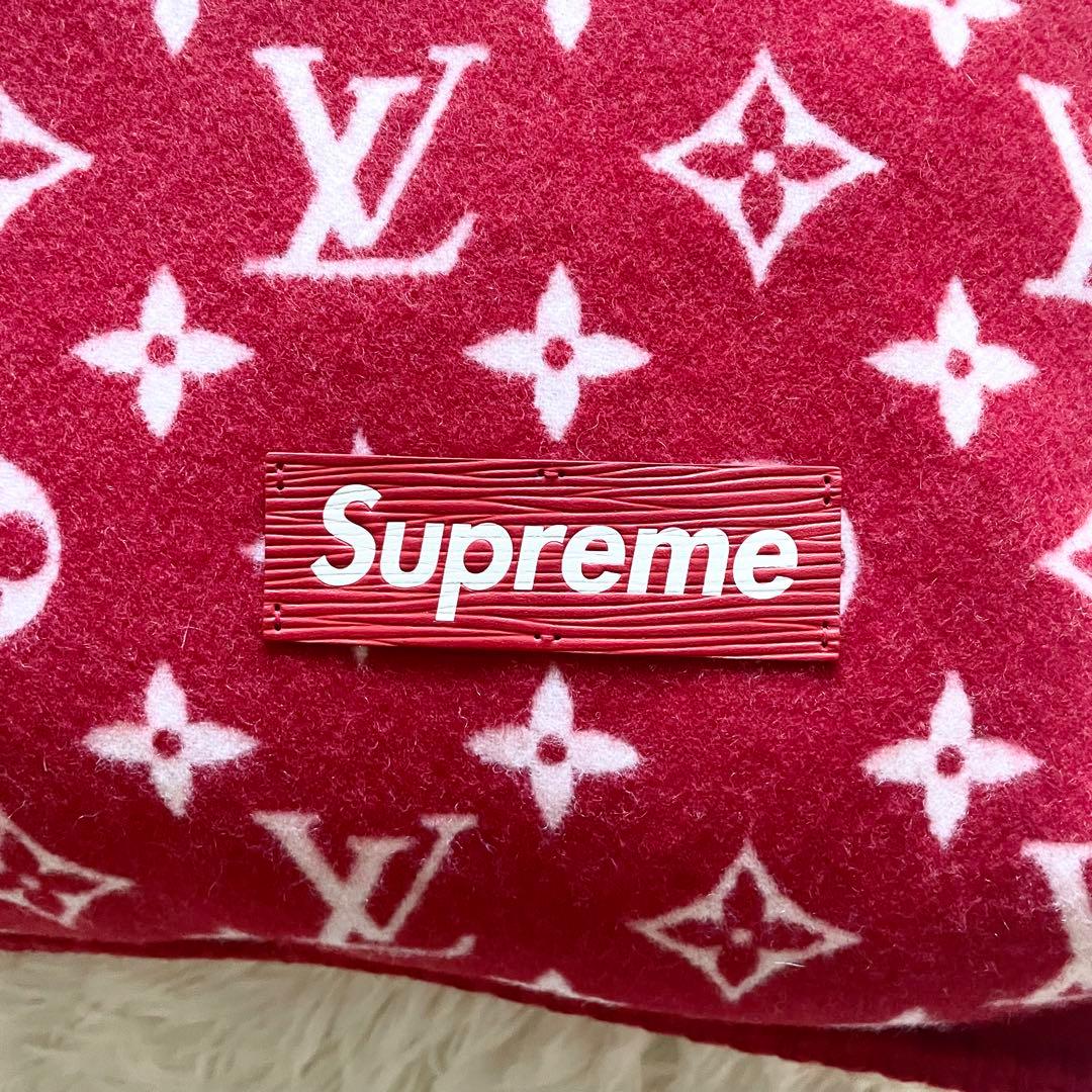 新品未使用　LOUIS VUITTON　×　supureme　コラボ　クッション