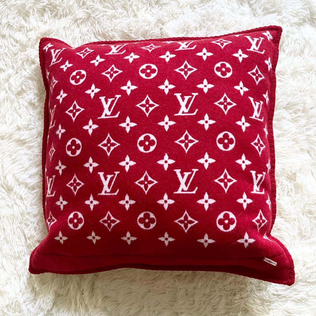 新品未使用　LOUIS VUITTON　×　supureme　コラボ　クッション