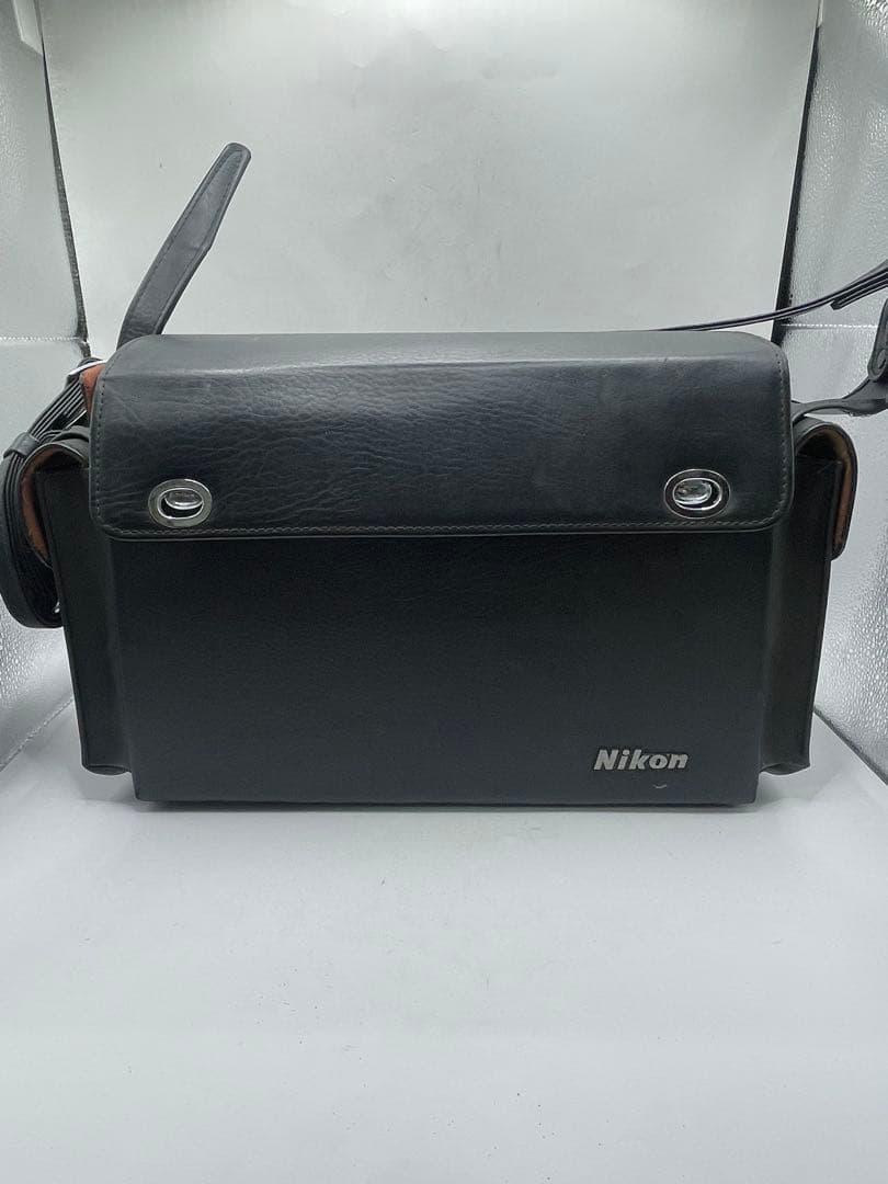 B　Nikon R10 Super ビデオカメラ本体 ケースとフィルム付