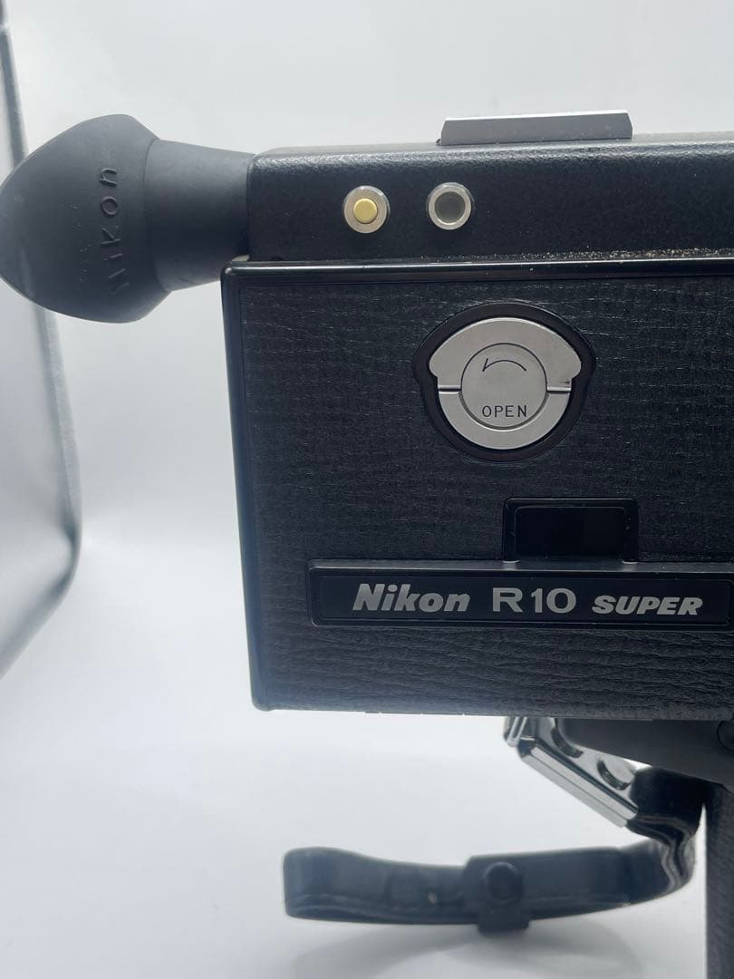 B　Nikon R10 Super ビデオカメラ本体 ケースとフィルム付