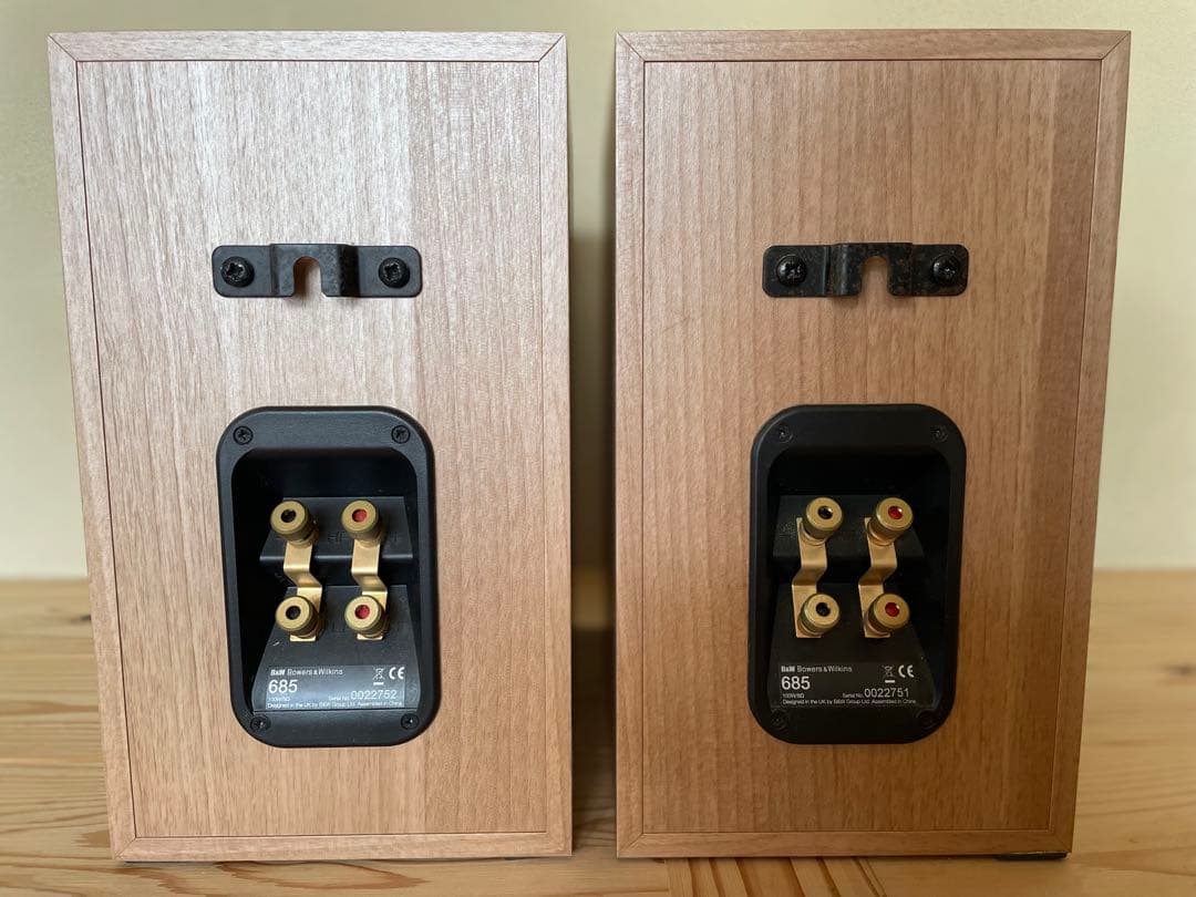 Bowers & Wilkins ブックシェルフスピーカー　685