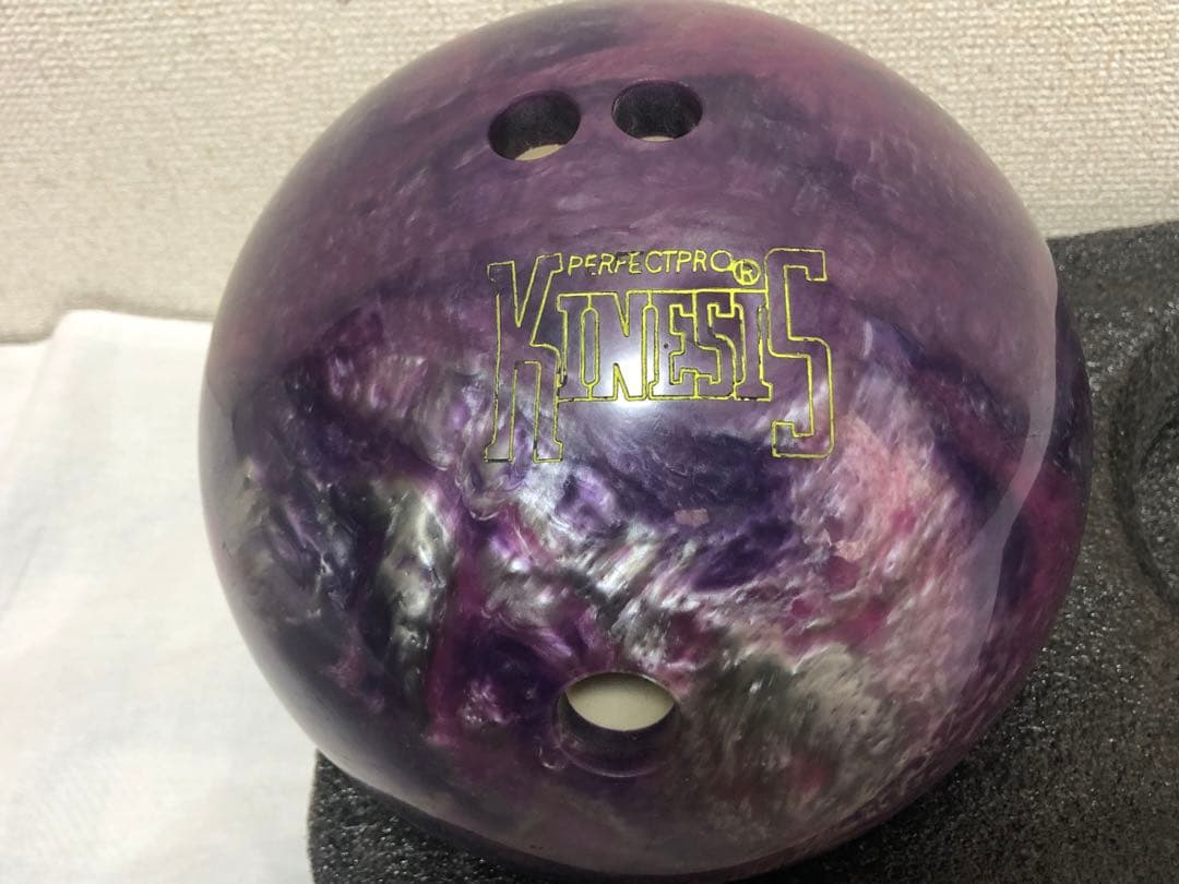 (中古品)ボウリングボール　キネシス　PERFECT PRO