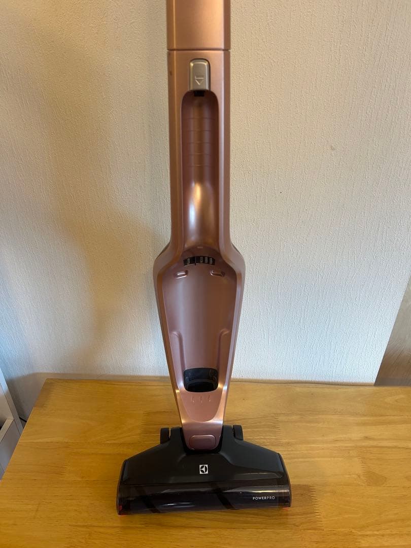 Electroluxエルゴラピードパワープロコードレス掃除機ZB3414AK