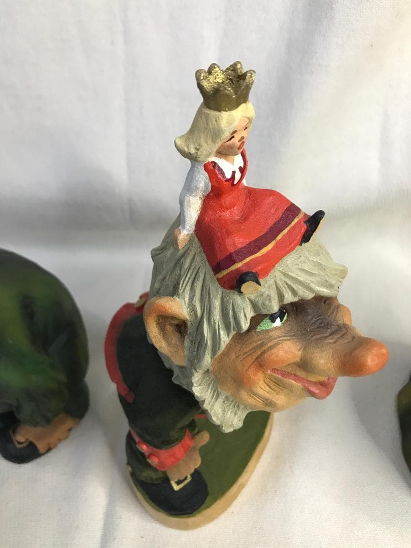 ノルウェー：Henning社 木彫りトロール人形3体セット