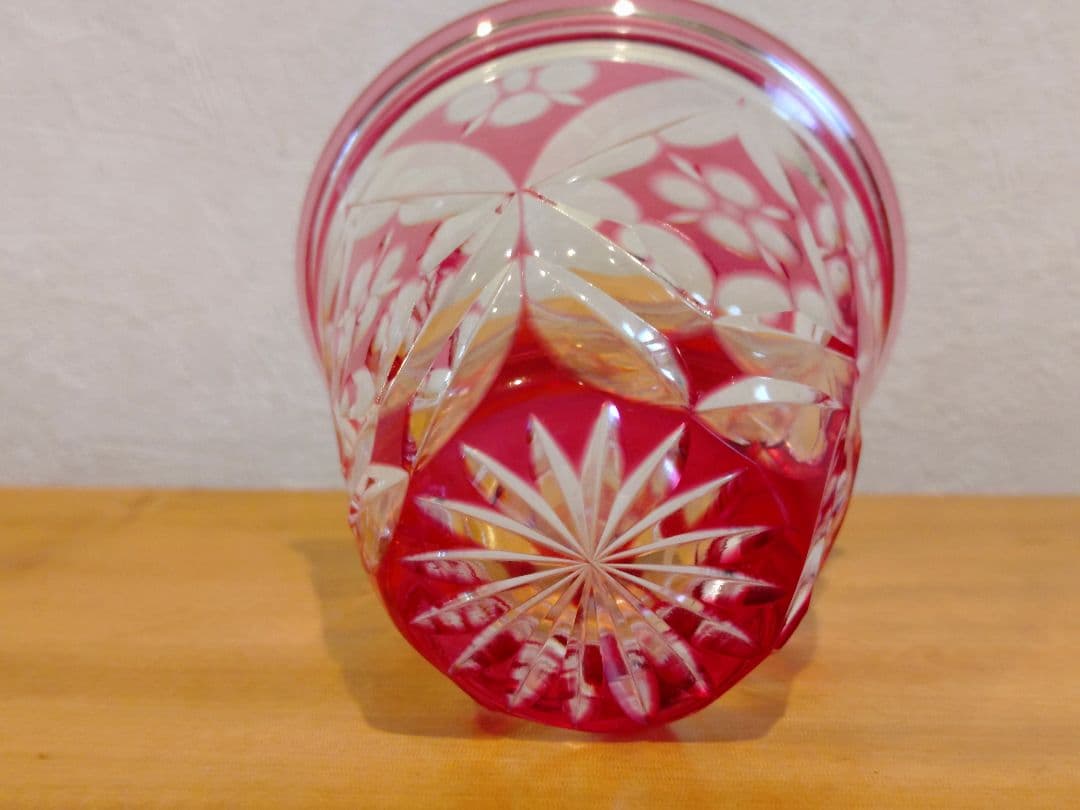 【江戸切子】七宝四花菱文様 ぐい呑 ペア 金赤・瑠璃「硝子工房 彩鳳」木箱入り