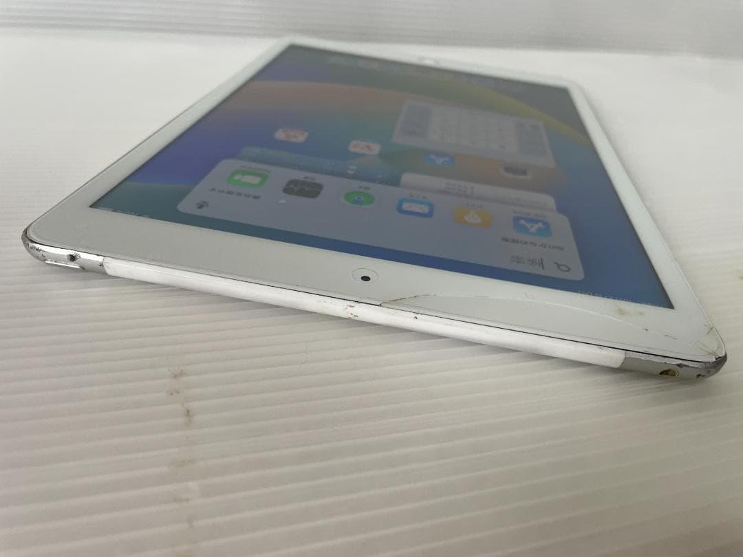 T*i様 ジャンク　IPAD　第８世代　MYMJ2J/A 難あり　インカメ破損