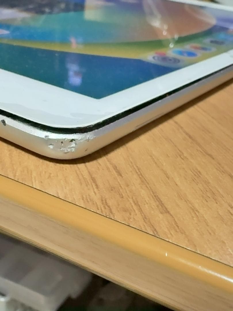 T*i様 ジャンク　IPAD　第８世代　MYMJ2J/A 難あり　インカメ破損