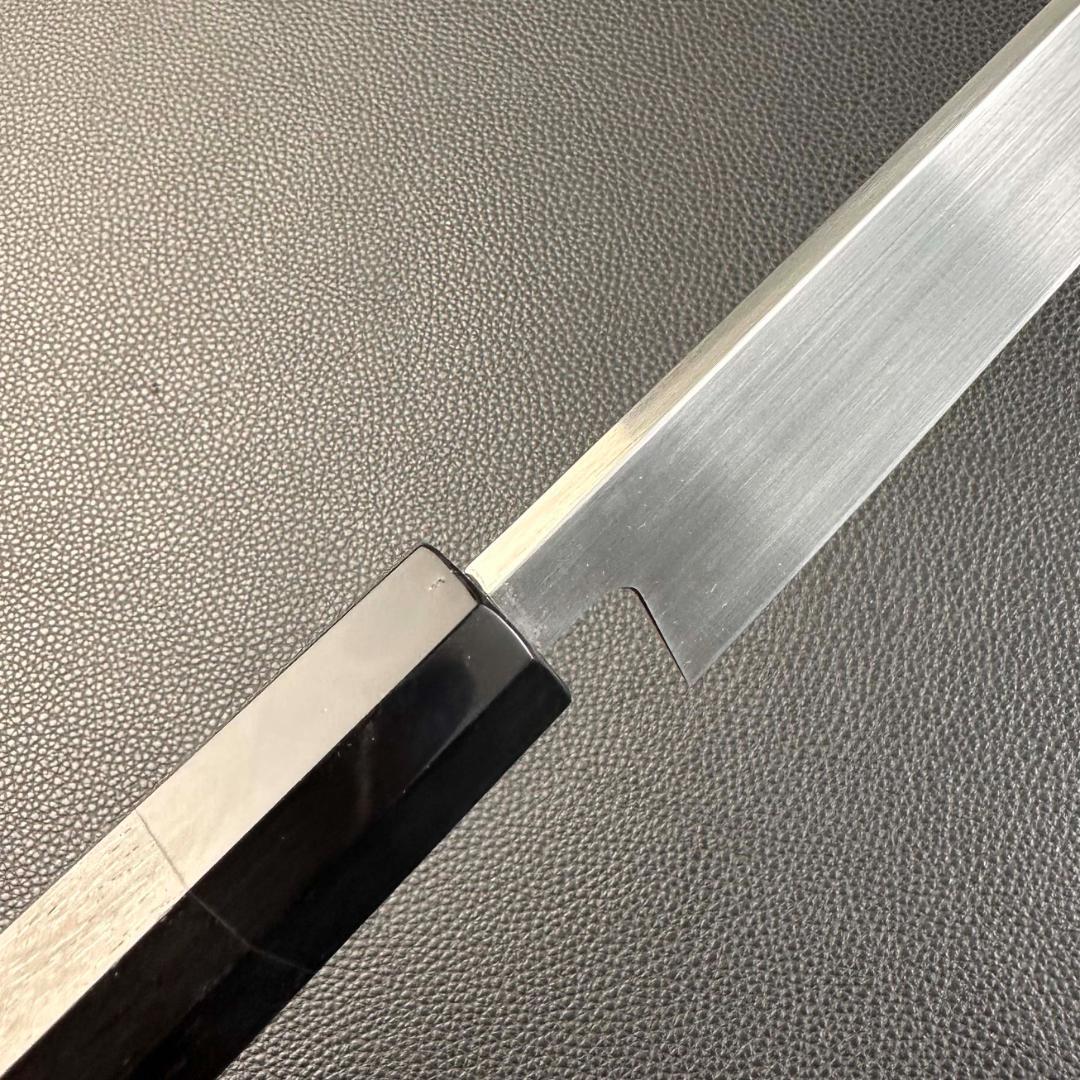 11148切付牛刀8寸ヘアライン仕上げ刃は究極の切れ味両刃包丁黒檀黒水牛角八角柄