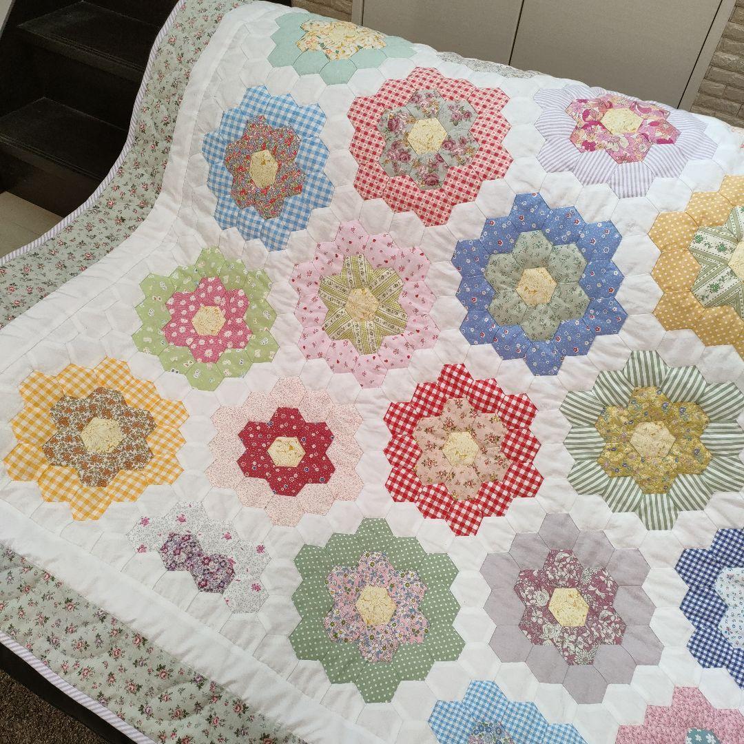 ハンドメイド　パッチワーク　キルト　ベッドカバー　花柄　おばあちゃんの花園