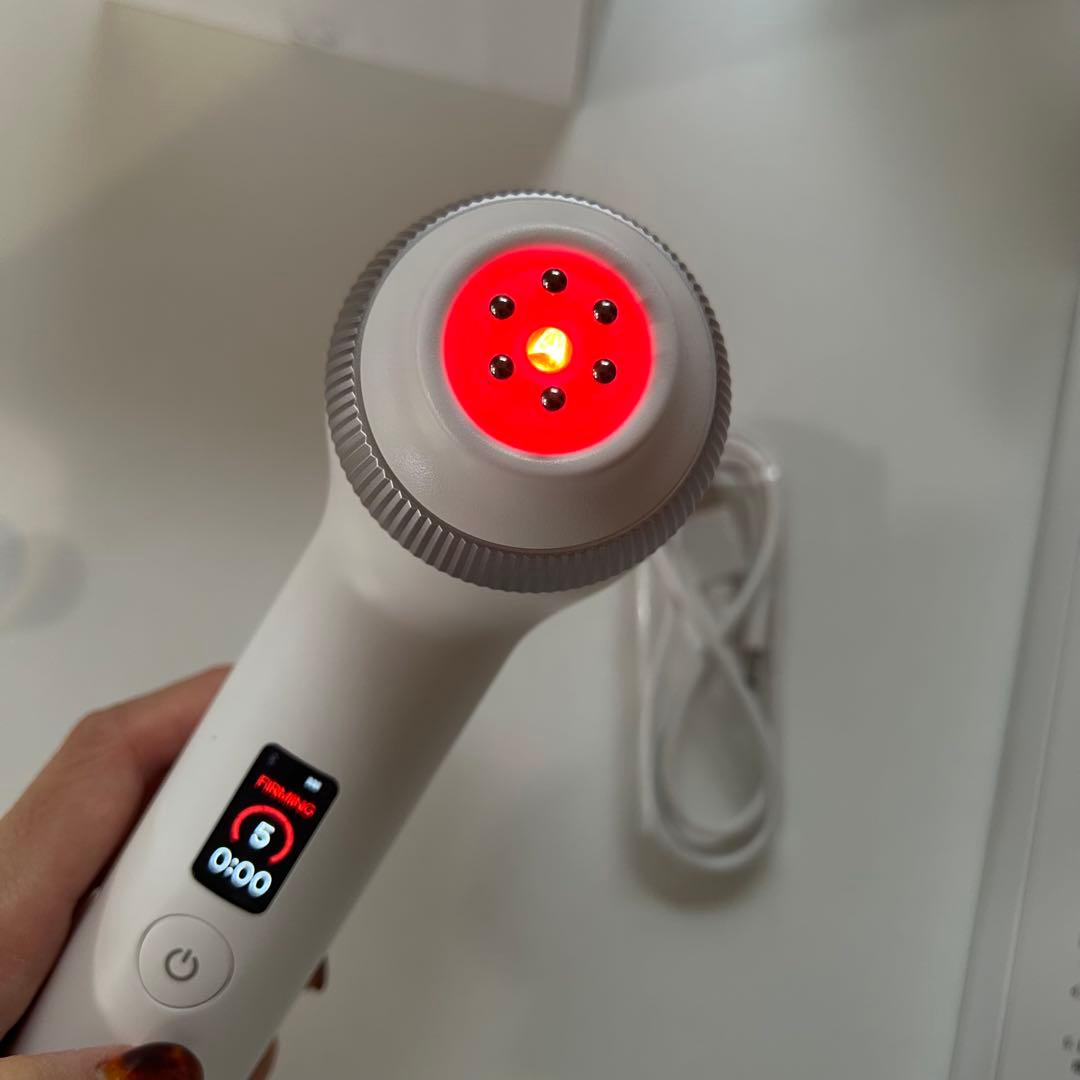 箱付き medicube ULTRA TUNE 0.68 美顔器 AGE-R