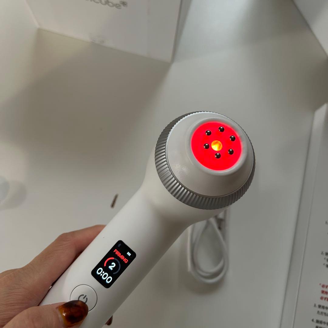 箱付き medicube ULTRA TUNE 0.68 美顔器 AGE-R