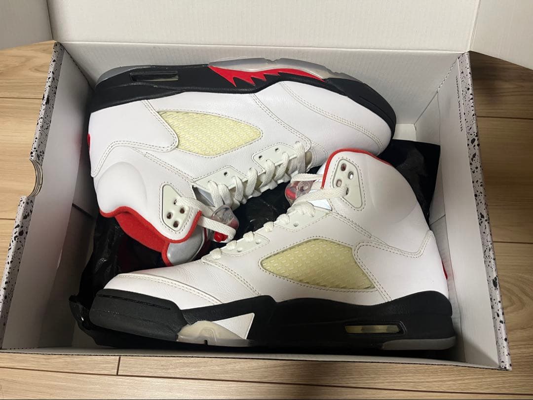 NIKE AIR JORDAN 5 RETRO エアジョーダン 5 レトロ
