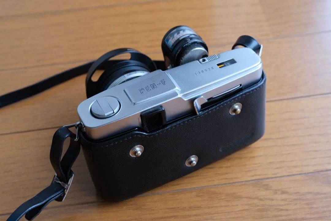 Olympus Pen-F フィルム一眼レフカメラ（38mmレンズ付き）