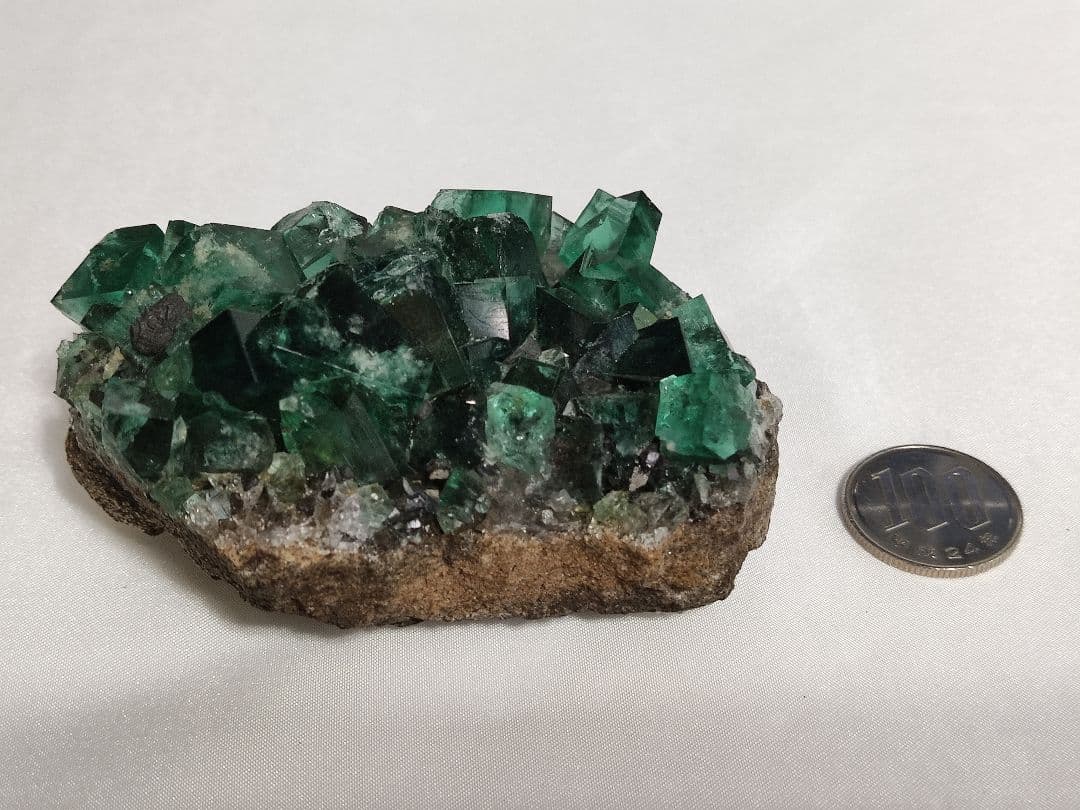 パワーストーン　天然石　原石　フローライト　241g　No.970