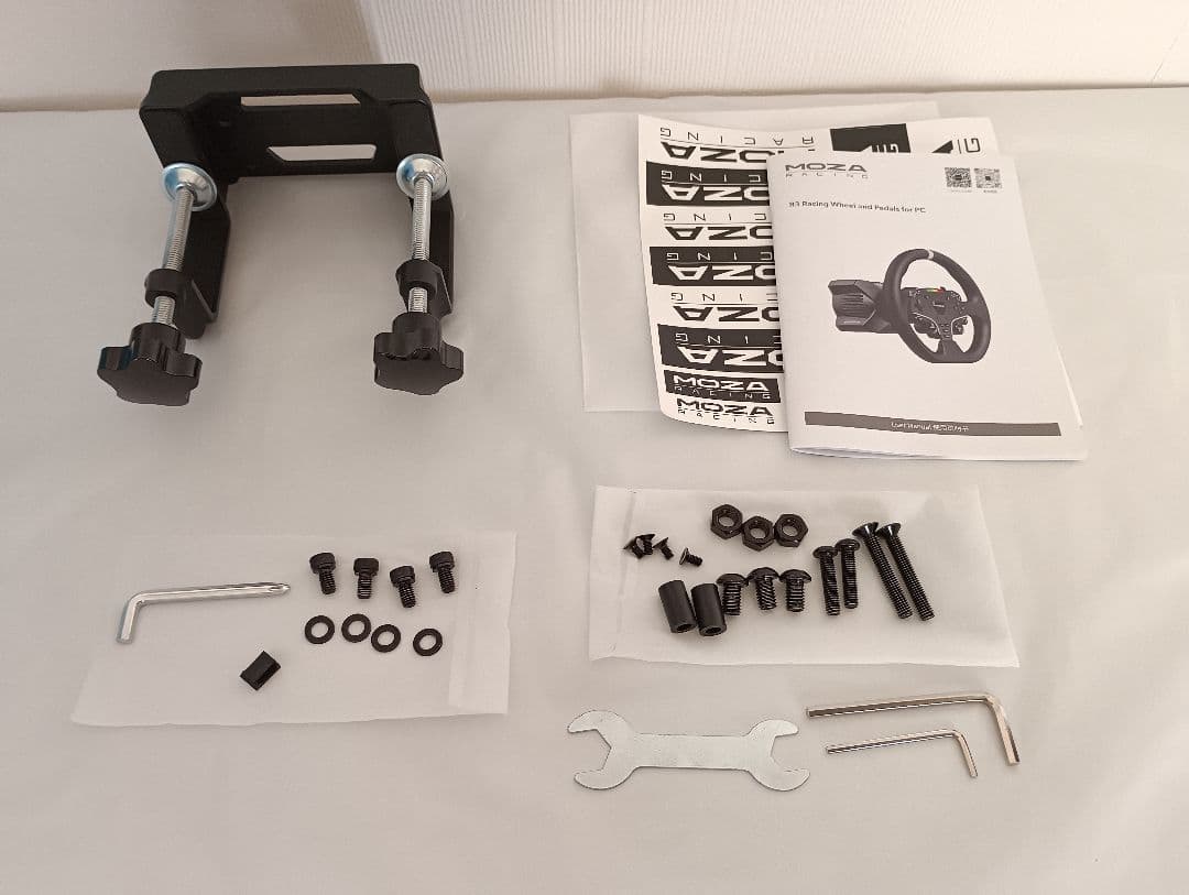 MOZA R3　ハンコン　ダイレクトドライブ　別売のクラッチペダル付き