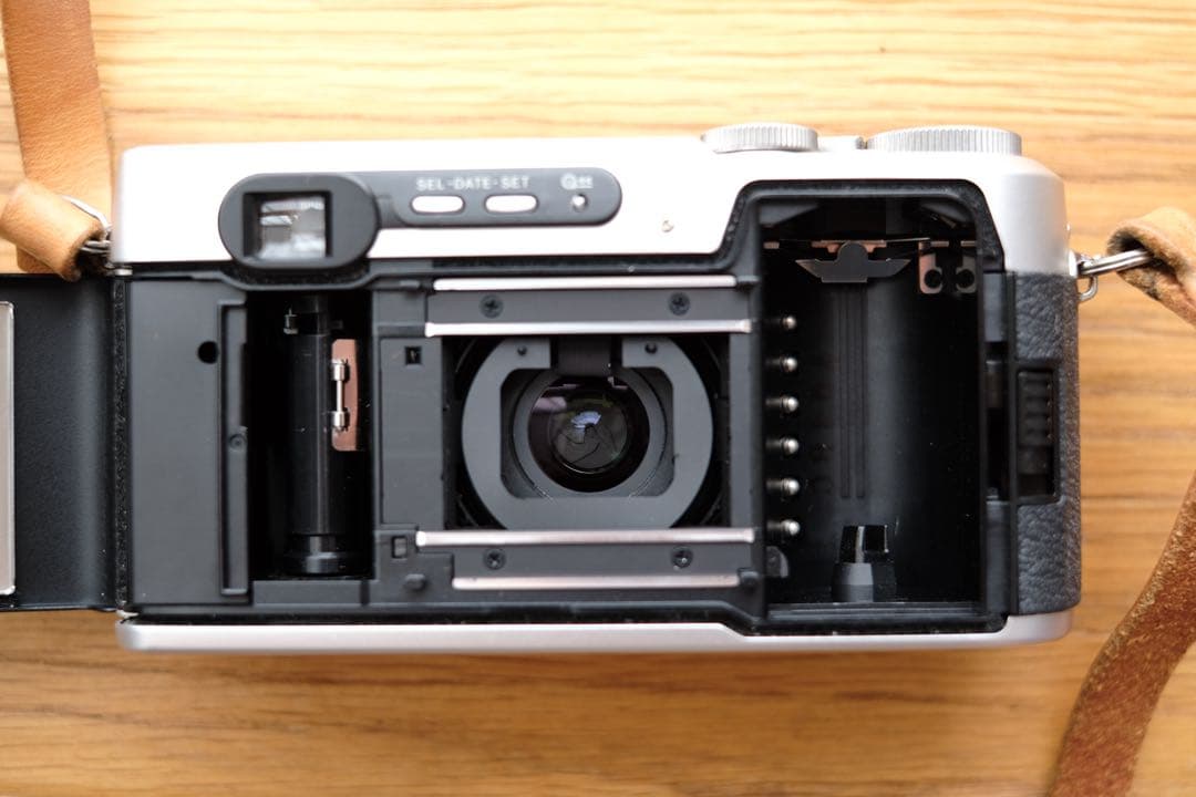 FUJIFILM KLASSE W シルバー（レザーケース・ストラップ付き）