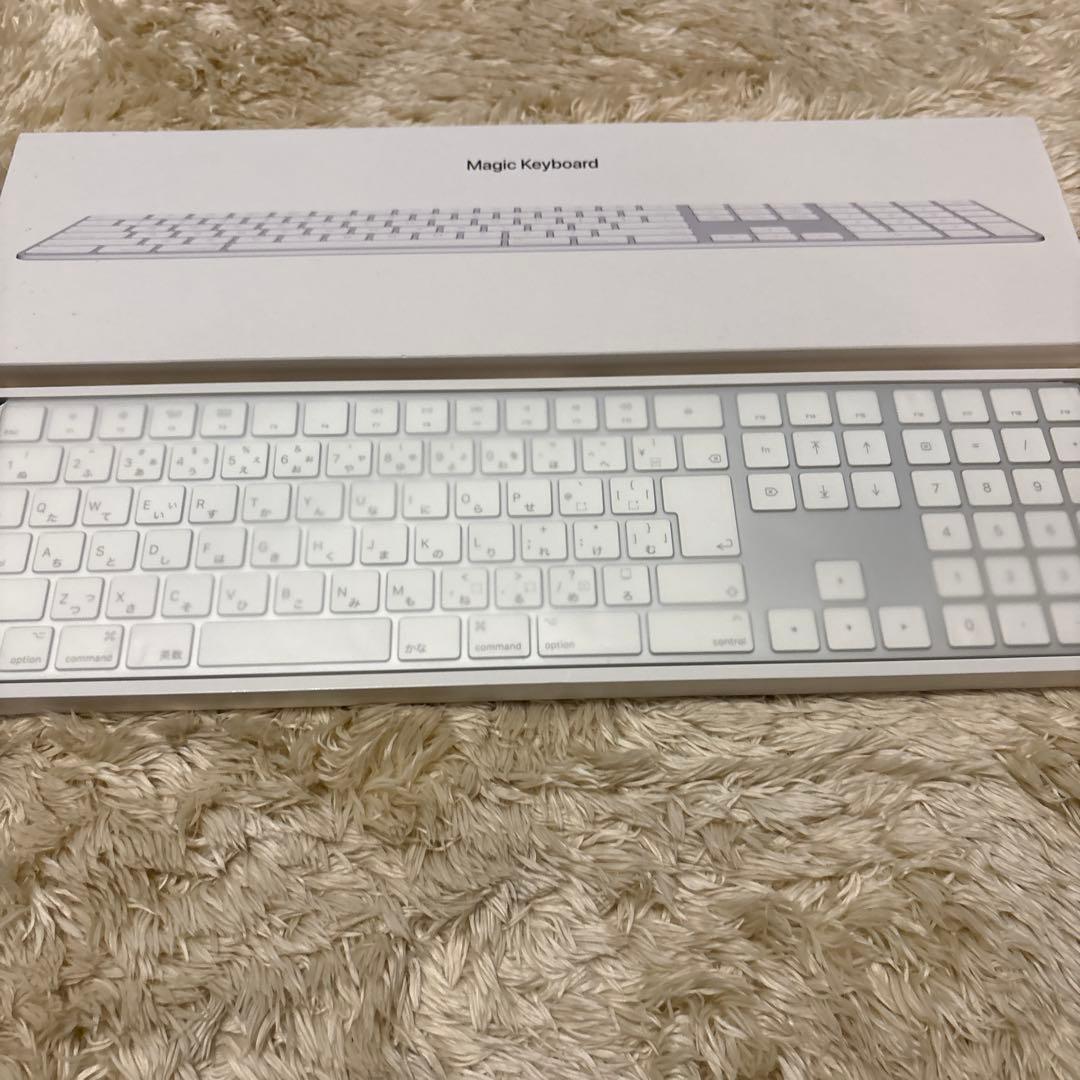 Magic Keyboard 日本語配列 ホワイト　ライトニング端子充電