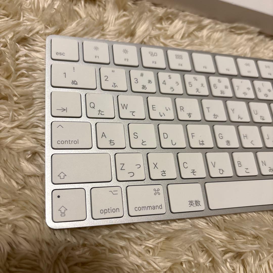 Magic Keyboard 日本語配列 ホワイト　ライトニング端子充電