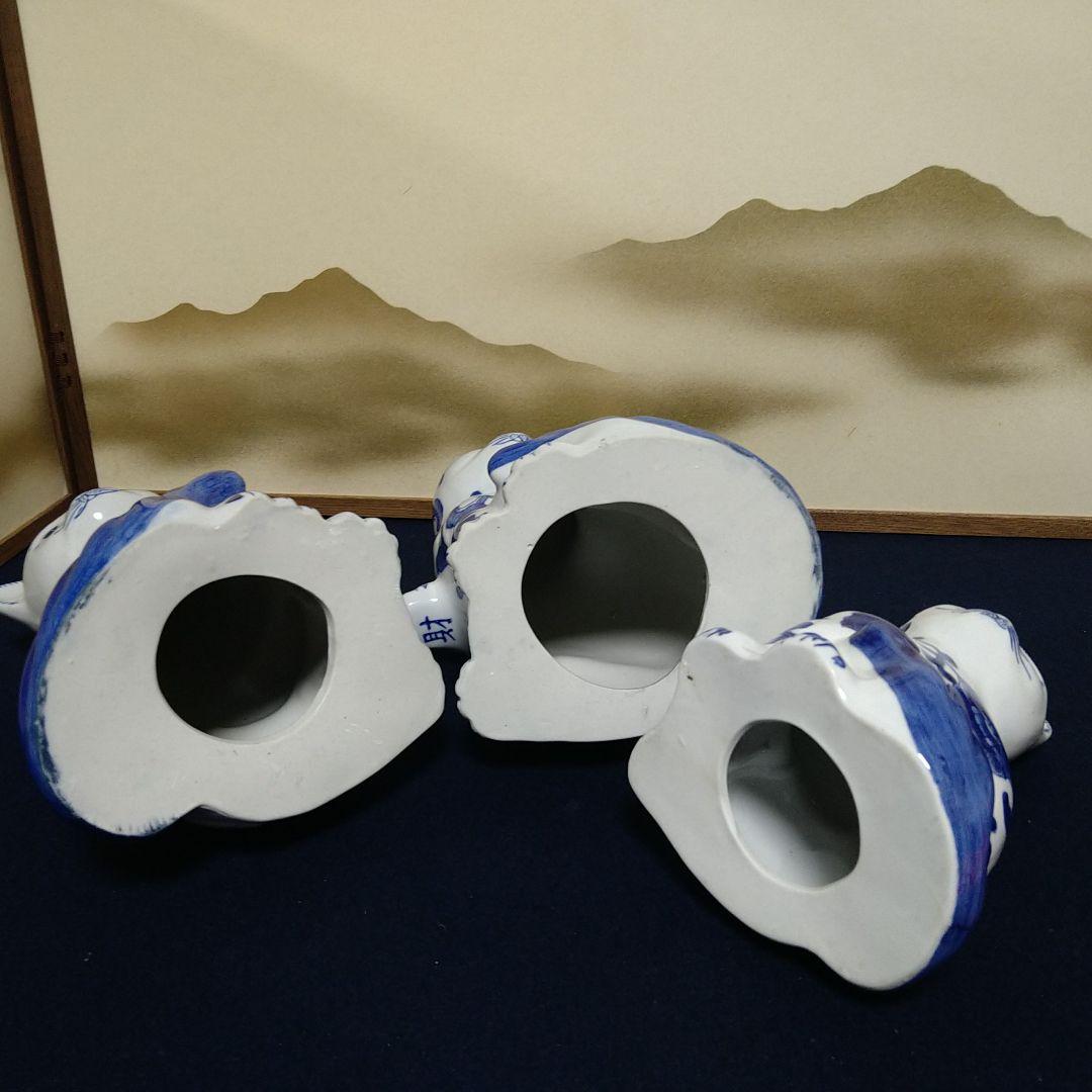 A859 伊万里焼 猫 ねこ染付 色絵 3匹 千客万来 開運招福 置物 縁起物